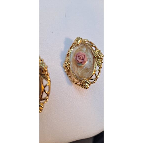 Clip-on Earrings Vintage Enamel Pink Rose Gold Tone Floral Victorian Earrings - Picture 5 of 9